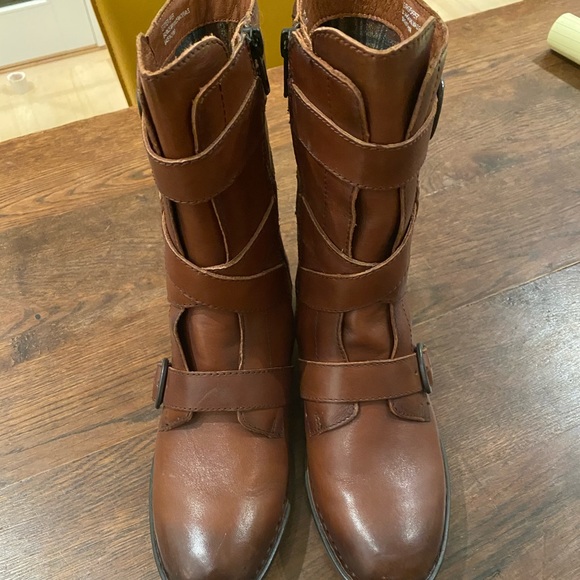 EUC - BORN Brown Alamid Boot - SIZE 7 - Picture 5 of 12